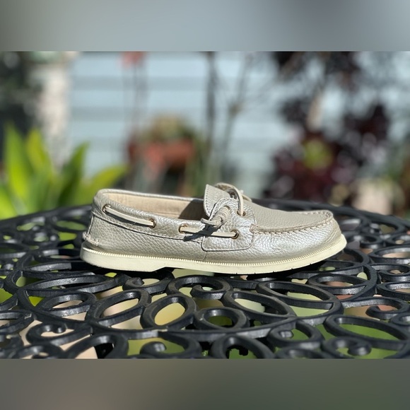 Sperry —  Silver Boat Shoes - Picture 4 of 7